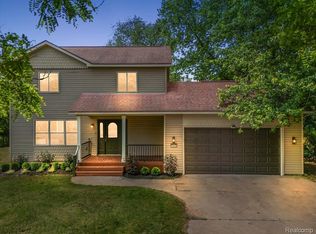 9248 Riverside Dr, Brighton, MI 48116