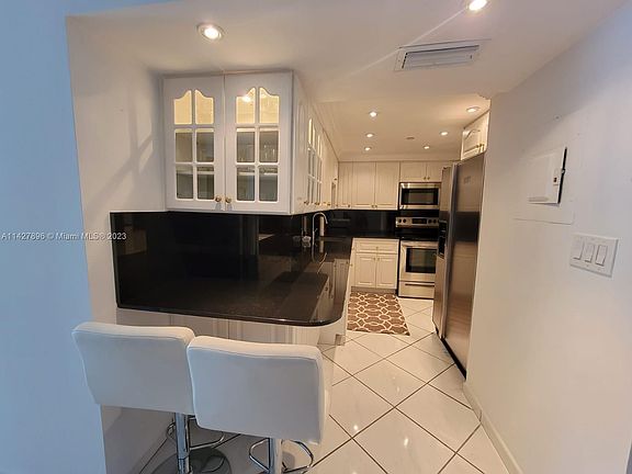 5th image of 2401 Collins Ave APT 1607