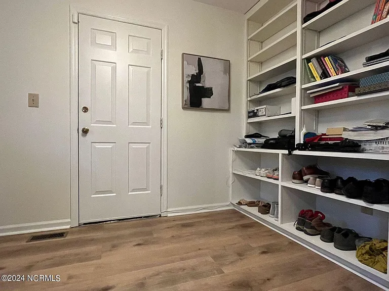 220 Drumar Ct — Photo 13