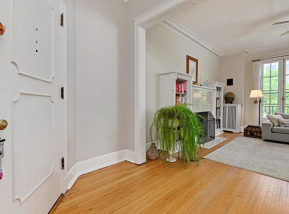 2nd image of 445 W Fullerton Pkwy APT 3E