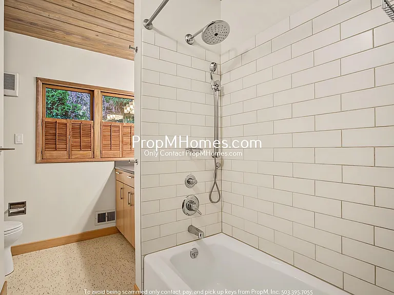 1027 SE 23rd Ave — Photo 14