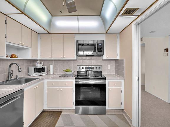 2nd image of 605 Oaks Drive #907
