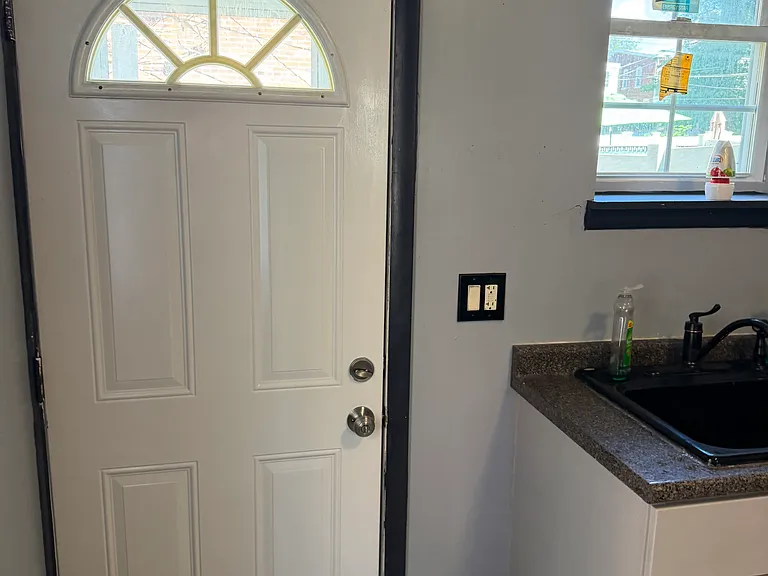 2905 N Market St — Photo 17