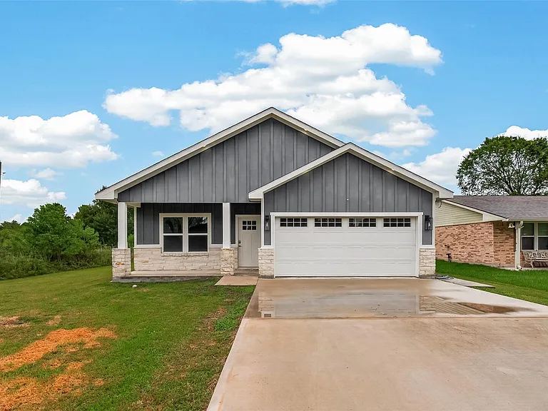 1343 Alpha Ln — Photo 3