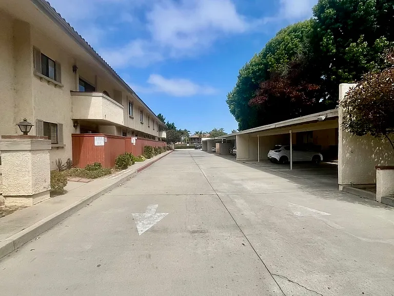1001 E Cypress Ave — Photo 17