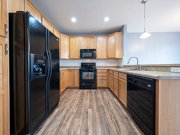 3rd image of 11816 Emery Village Dr N