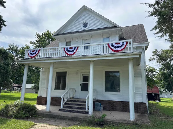 102 W 1st St, Everly, IA 51338