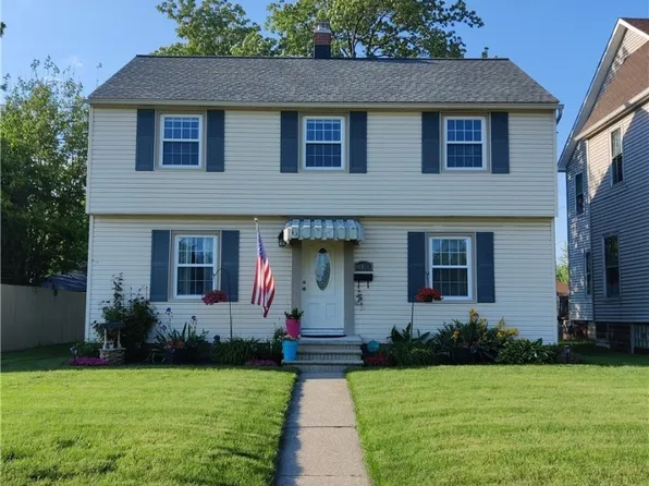 1979 E 32nd St, Lorain, OH 44055