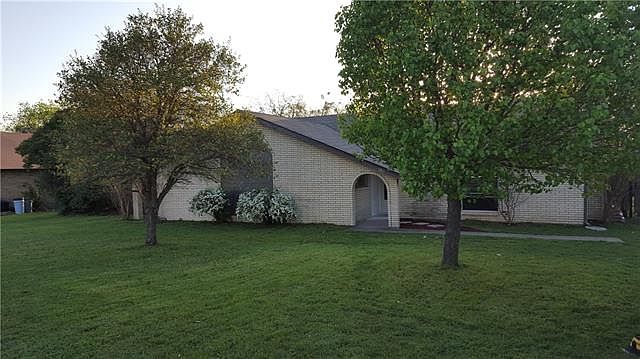 1st image of 140 Creekview Dr E