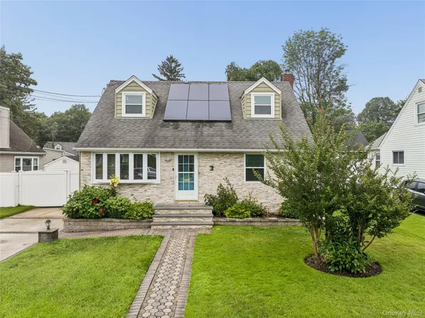 3 Hillcrest Drive, Westbury, NY 11590