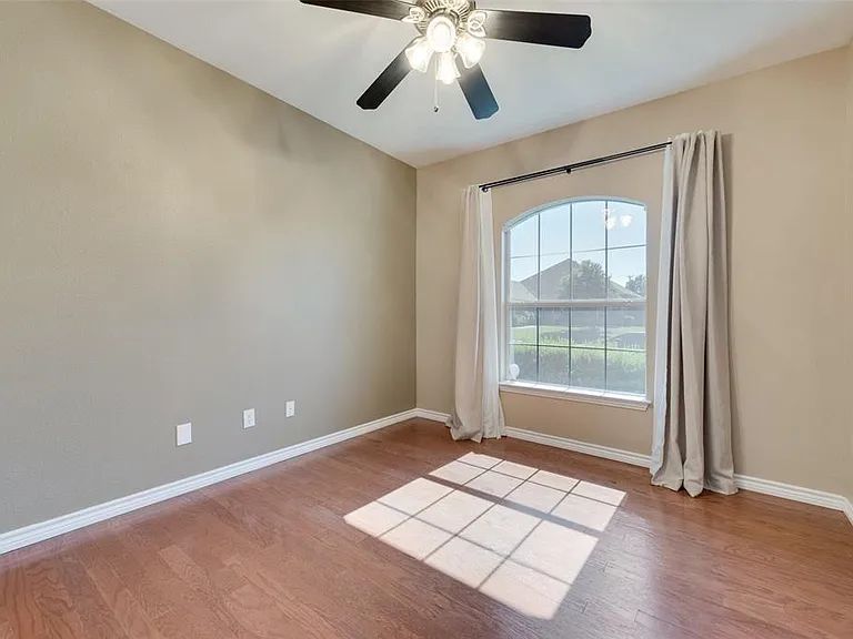 4512 Shade Tree Ct — Photo 8