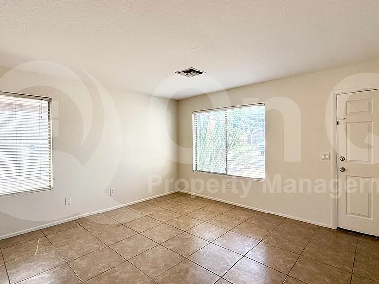 8318 W Clear Stream Dr — Photo 3