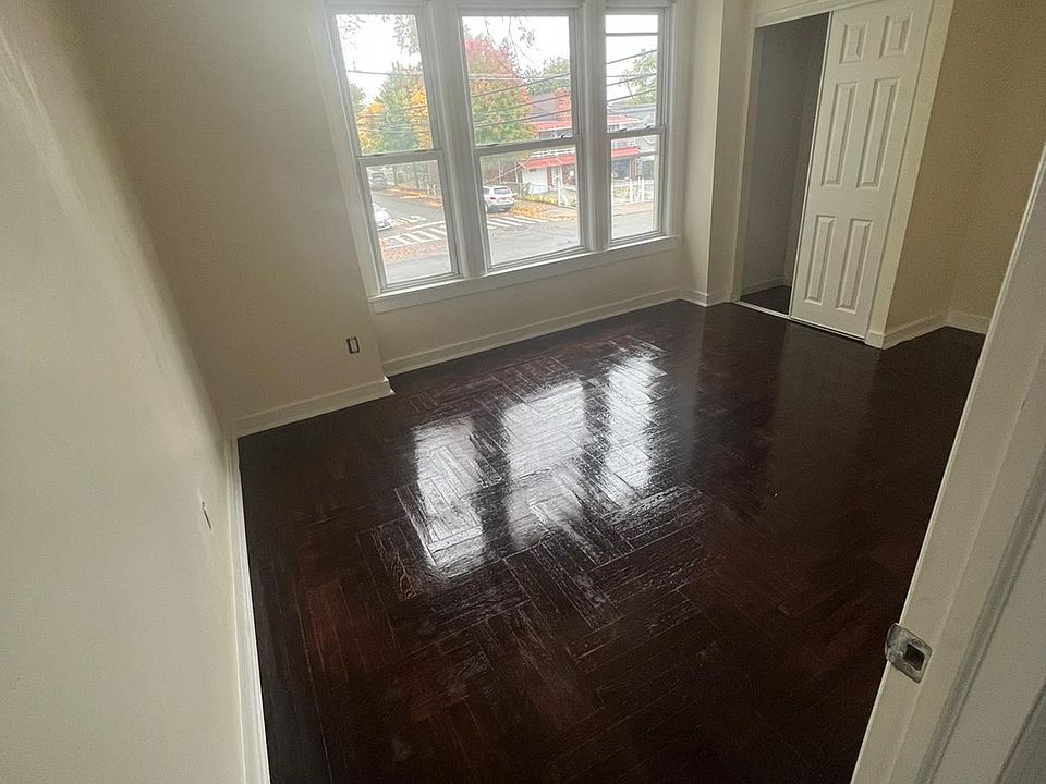 2nd image of 148 Oakley Ave