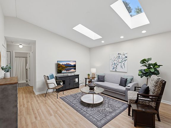 4th image of 419 Windsor Ln