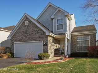 33 Emerald Dr, Streamwood, IL