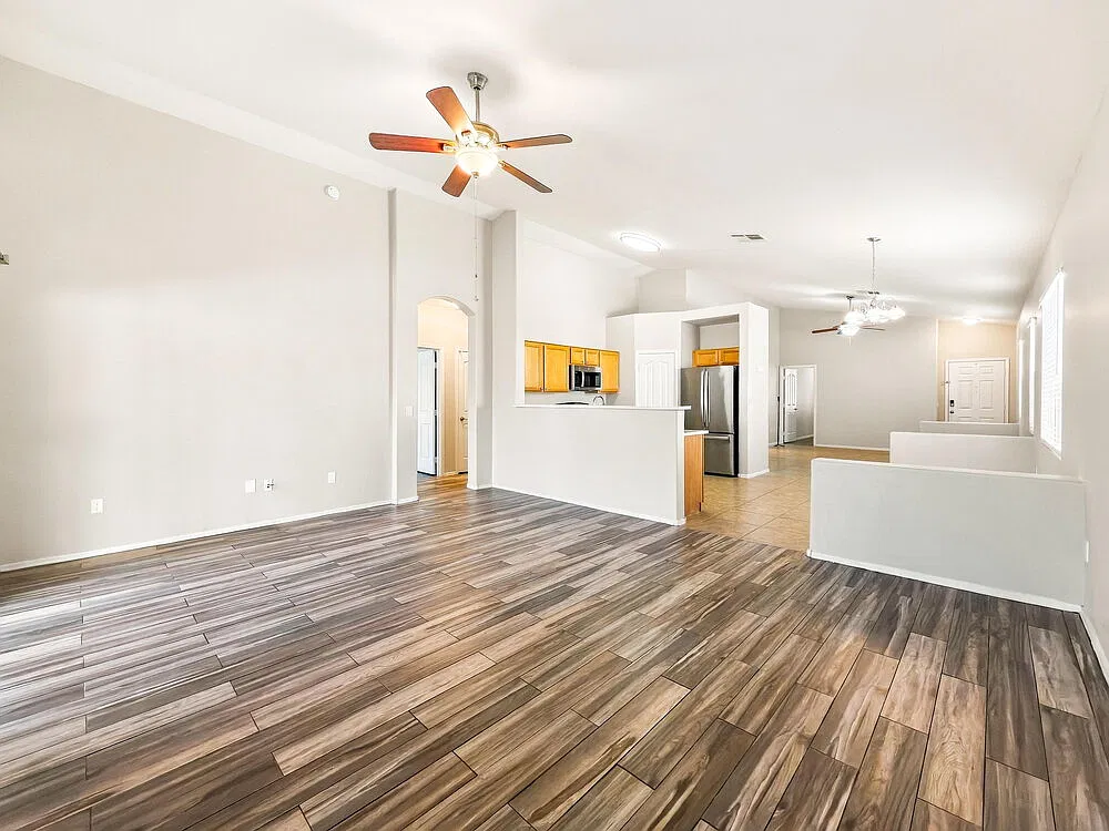 3 bed, 2.0 bath, 1640 sqft, $2,095 — Photo 4