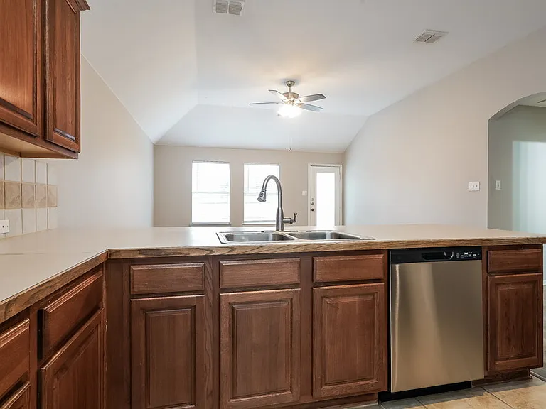 1235 Sweetwater Dr — Photo 7