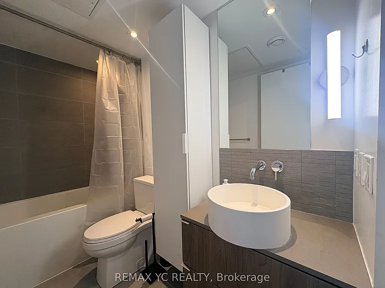 161 Roehampton Ave #2009 — Photo 6