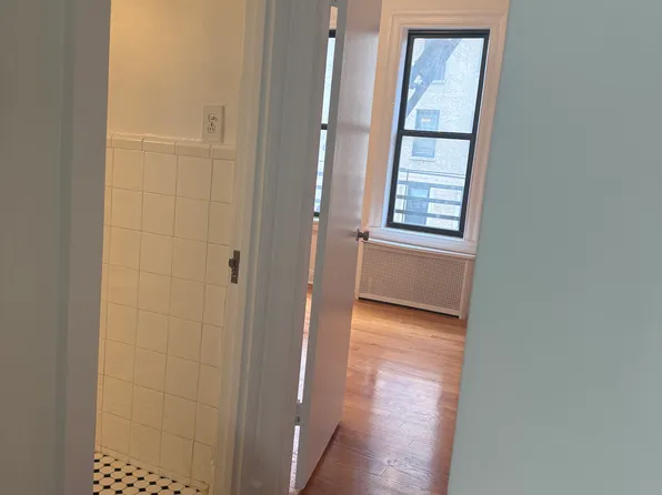 808 West End Avenue image 4 of 8