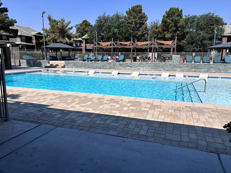 Diamond Sands Apartments — Photo 18