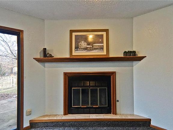 5th image of 744 SE Claremont Ct