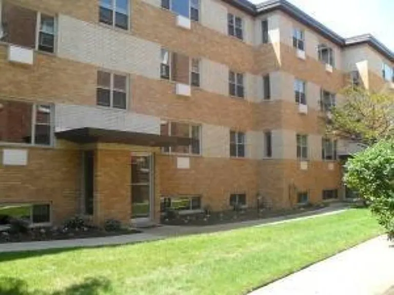 6970 N Ridge Blvd #303 — Photo 1