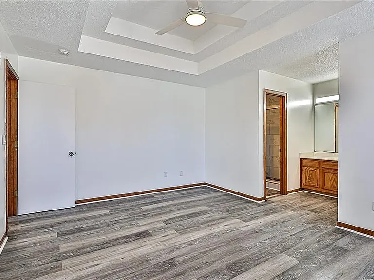 4010 E 16th Ct — Photo 1