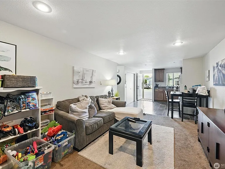 108 Baker St — Photo 13