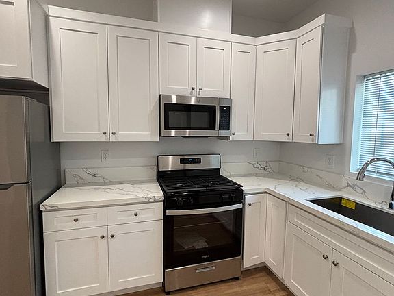 3rd image of 2121 Long Beach Blvd #14