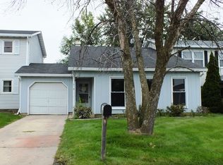 384 Hilton Dr, Glendale Heights, IL