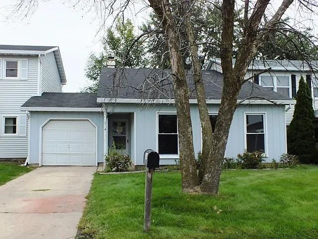 384 Hilton Dr photo 1
