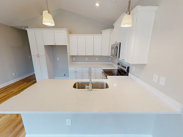 1044 Moen Loop — Photo 5