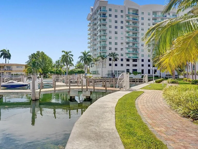 7900 Harbor Island Dr #523 — Photo 39