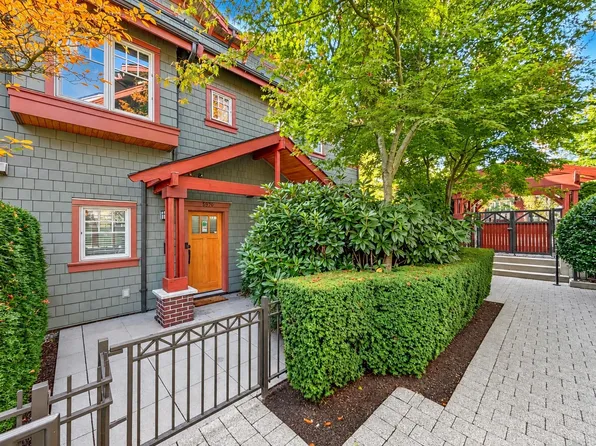 5978 Oak St, Vancouver, BC V6M 2W2