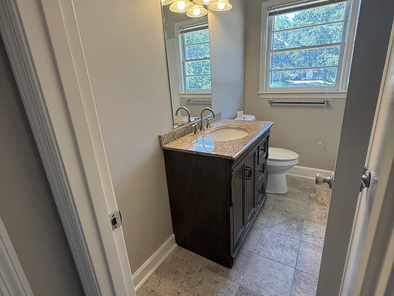 484 W Crogan St — Photo 2