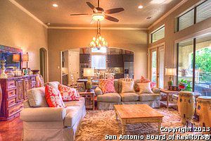 2nd image of 1212 Gruene Vintage