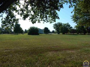 1825 SW 37th St, Topeka, KS 66611