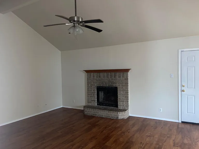 2301 Timberline Dr — Photo 2
