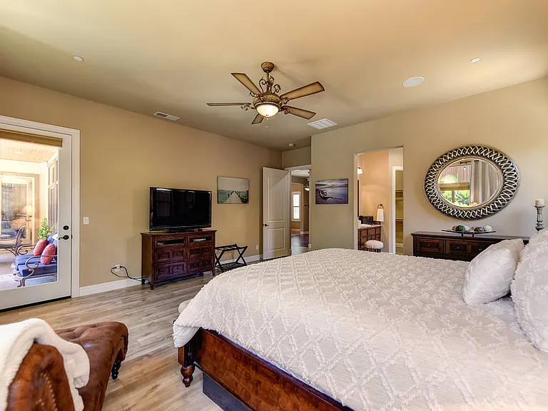 1410 W Colonial Pkwy — Photo 33