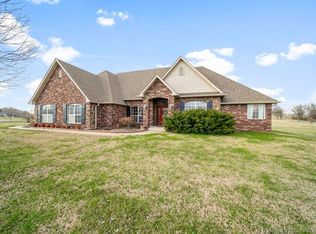 8955 E 527 Rd, Claremore, OK 74019