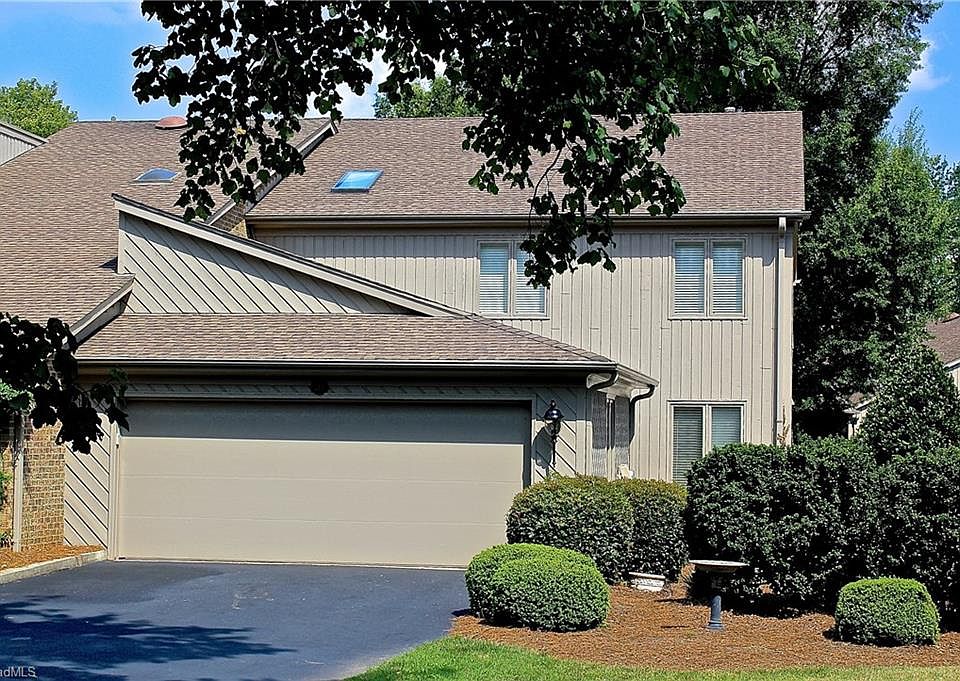 1st image of 51 Folkstone Dr