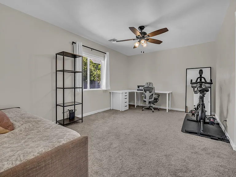 325 E Mitchell Dr — Photo 13
