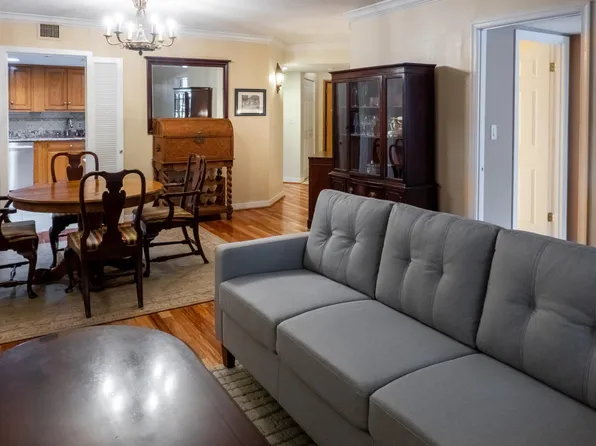 1099 22nd St NW APT 302, Washington, DC 20037