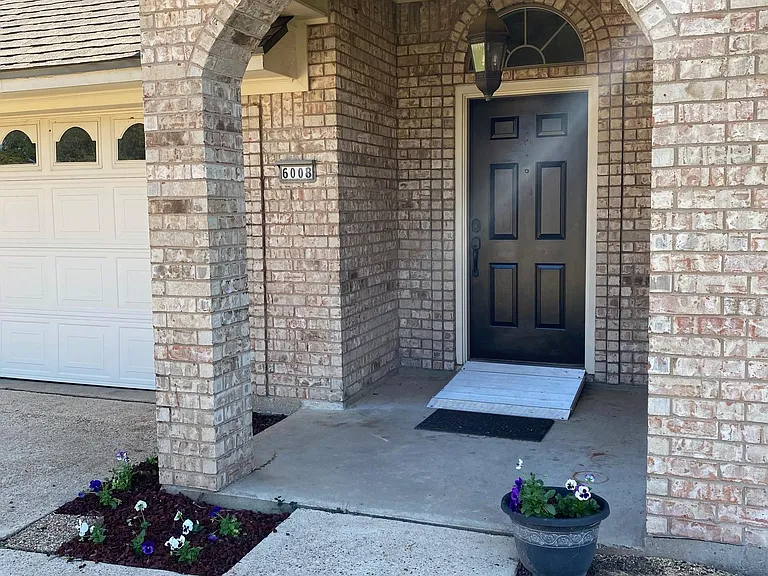 6008 Applegate Cir — Photo 2