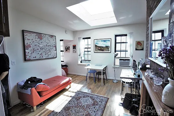 Rented by City Connections Realty | media 20