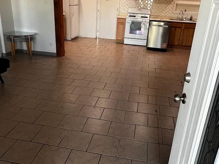 1030 Joy Ln — Photo 11