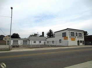 6837 Chase Rd, Dearborn, MI 48126