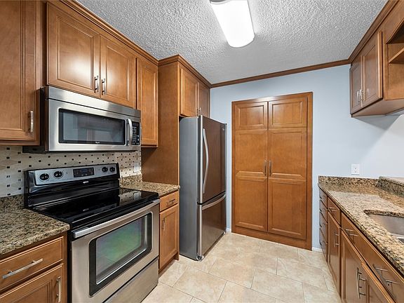 4th image of 25 Plantation Dr APT 101