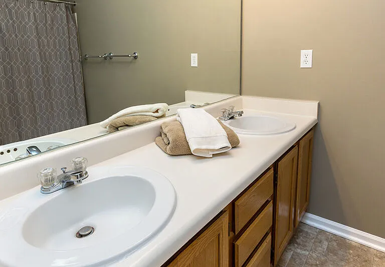 Ashworth Pointe & Foxboro Townhomes — Photo 29