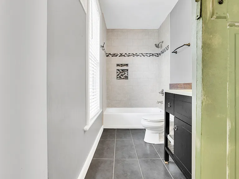258 Allen Ave — Photo 21